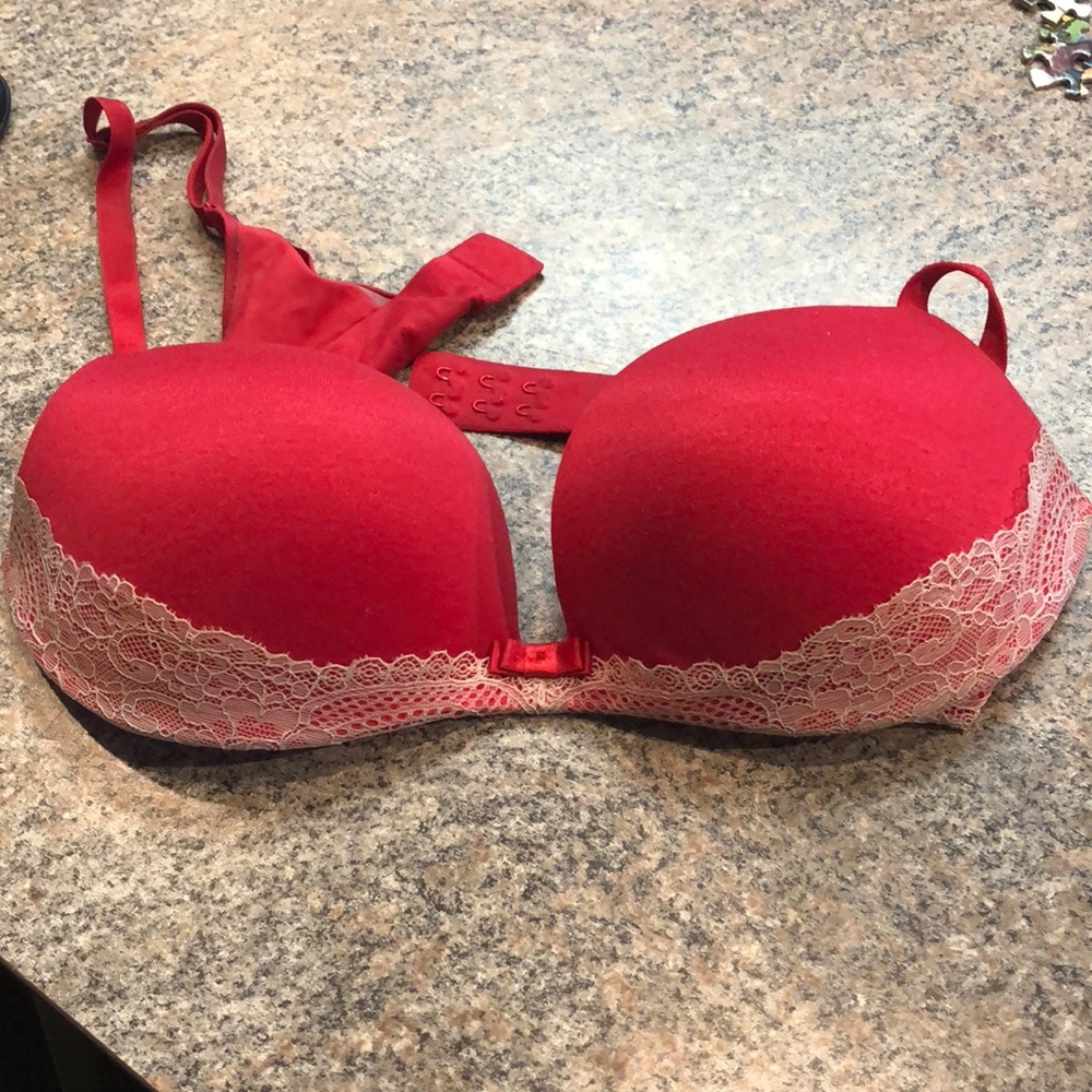 victoria’s secret push-up bra,